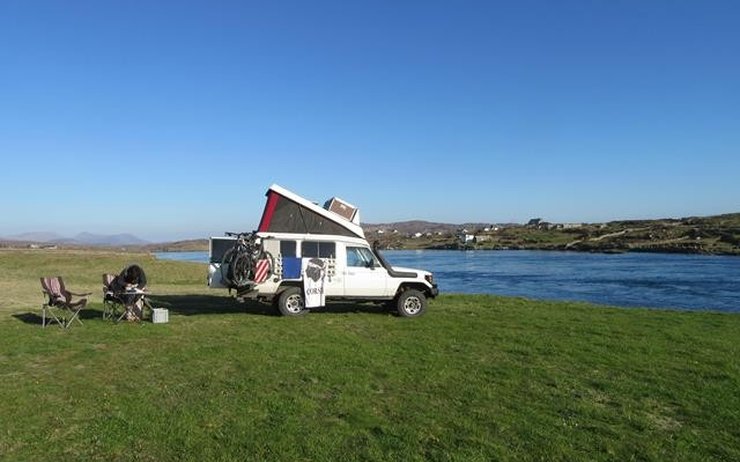 Selfmade-Millionär Schweiz Lallo Millionär Interview 51 Freiheitsmaschine Wüste camping