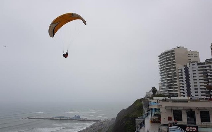 Selfmade-Millionär Schweiz Lallo Millionär Interview 51 Freiheitsmaschine Paragliding
